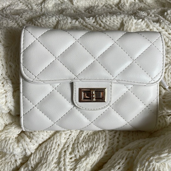 NWT- Urban Expressions white Wendy vegan leather bag with detachable chain - Picture 2 of 11